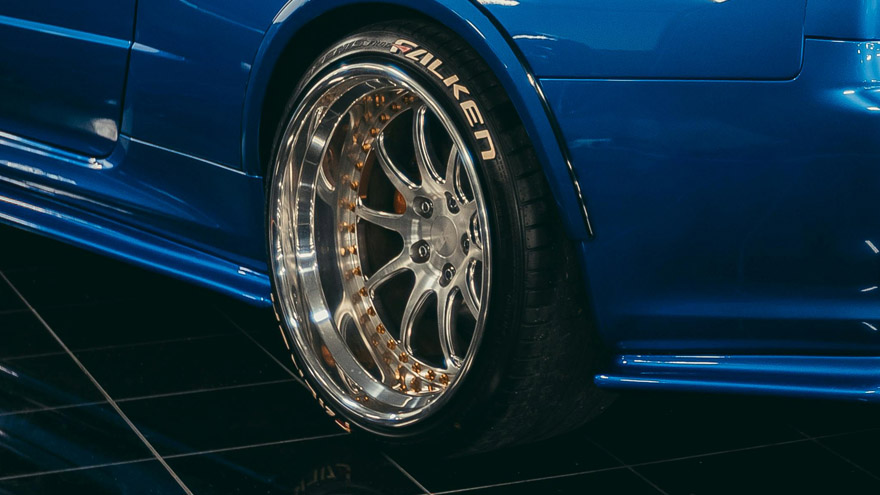 汽车轮胎的寿命是多少公里？怎么看轮胎是否该换了？