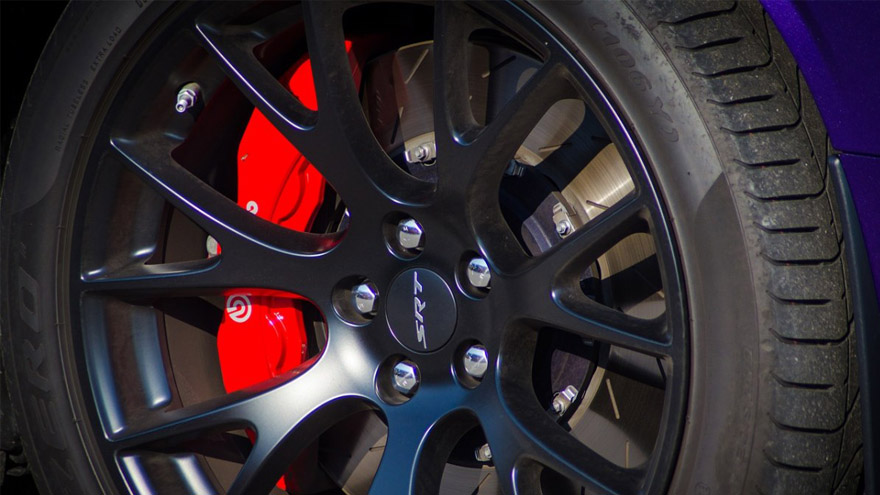 有人说刹车油终身不用换，也有人说刹车油两年就要换，该听谁的？