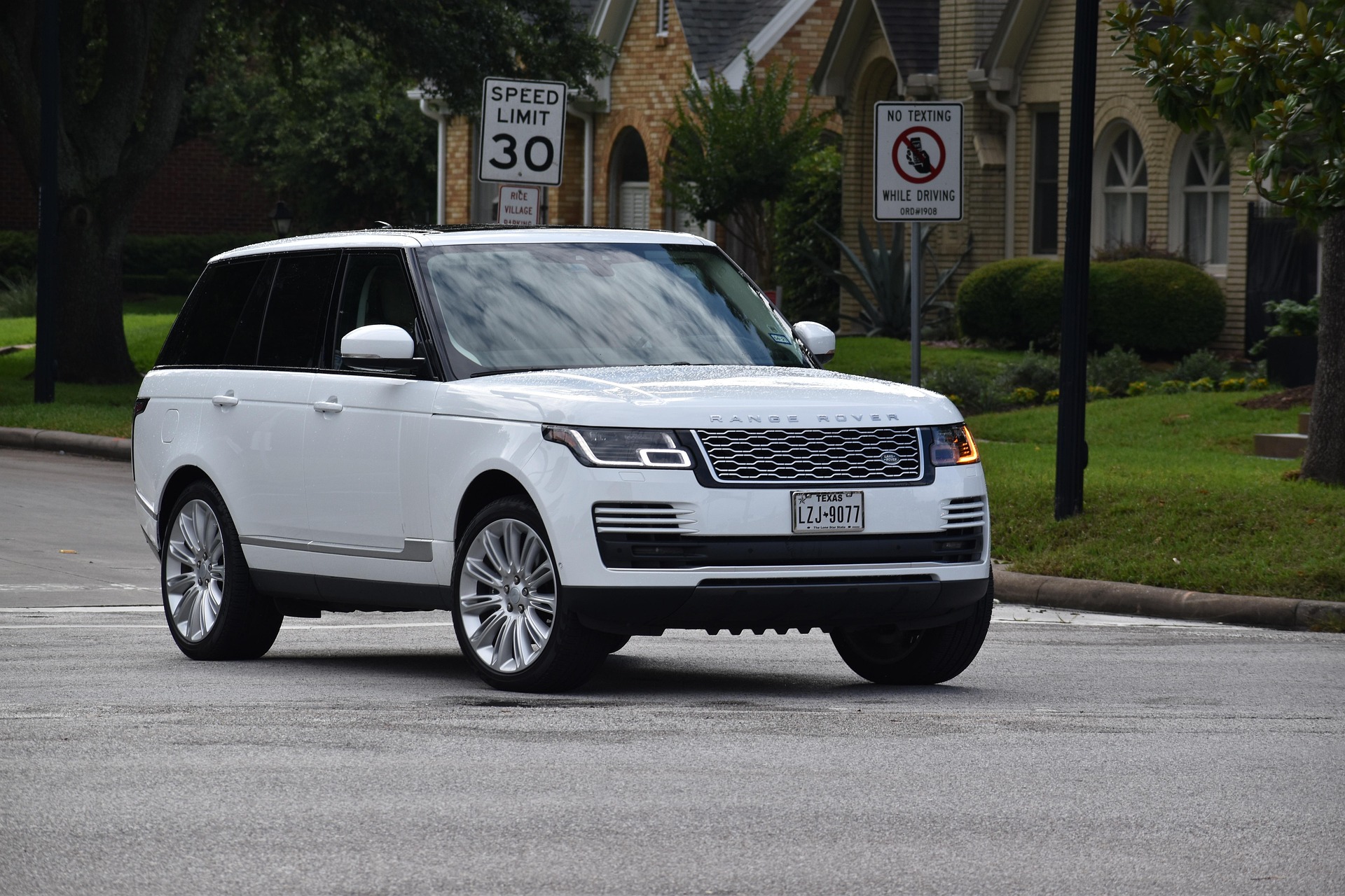 range-rover-5260746_1920